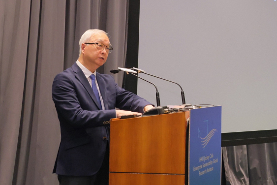 Mr. Chin-wan TSE, BBS, JP, Secretary for Environment and Ecology of the Government of the Hong Kong Special Administrative Region, delivers a keynote speech.