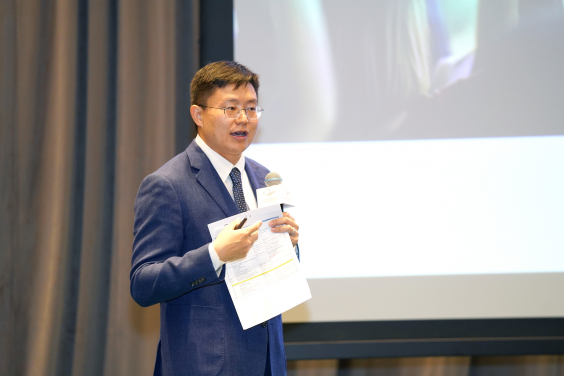 Professor Guojun HE, Director of HKU Jockey Club Enterprise Sustainability Global Research Institute, introduces the Institute’s mission, initiatives and research team.